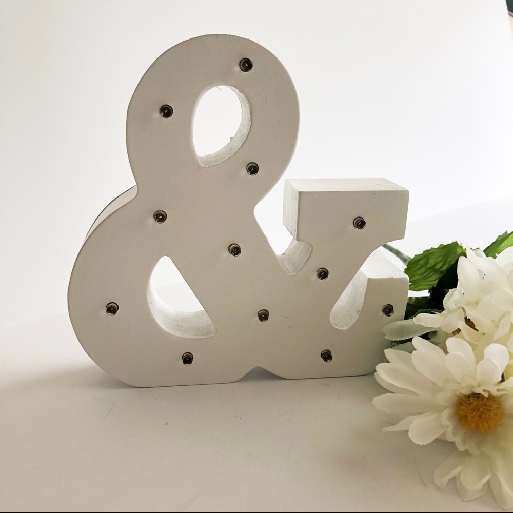 Battery Powered Lighted Ampersand Wall Hanging